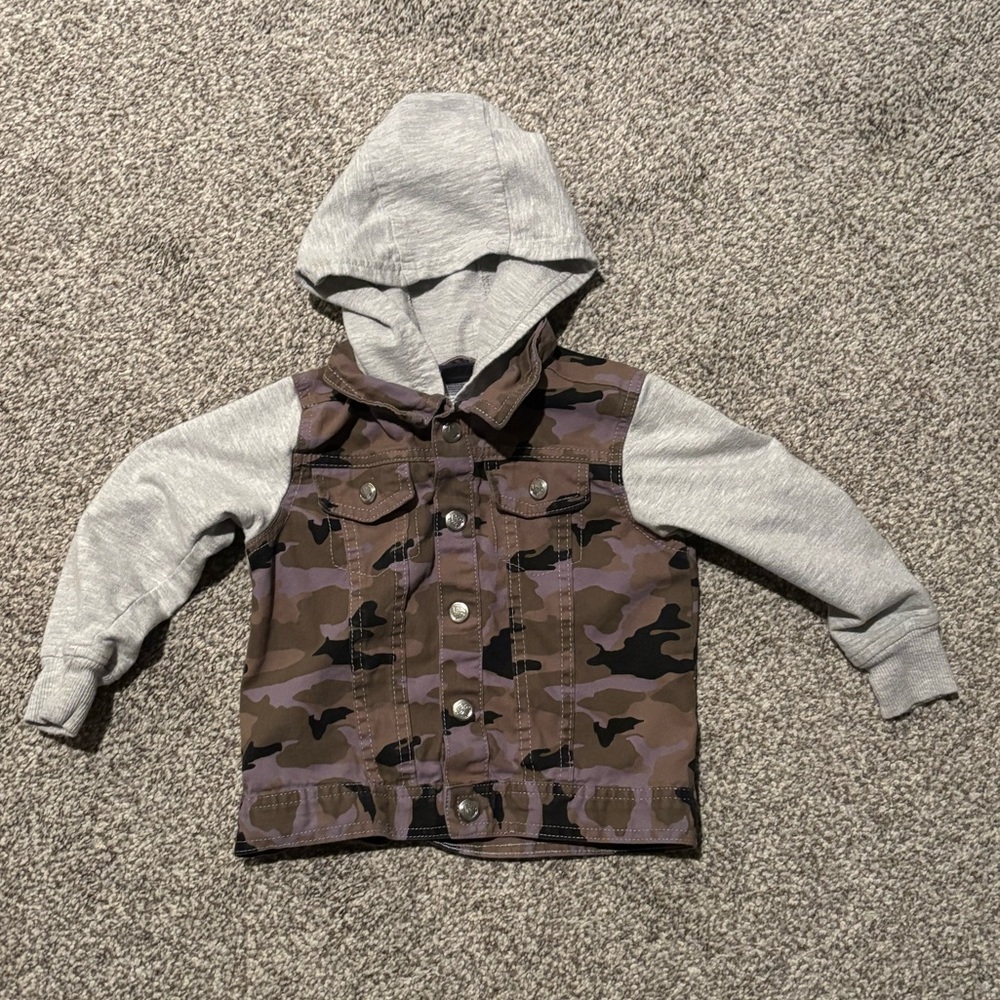 Kids Camo Hooded Jacket with Gray Sleeves